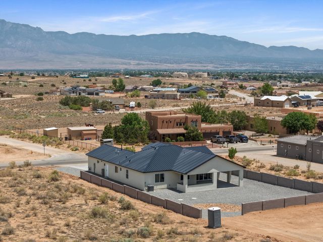 721 10th Avenue NE, Rio Rancho, NM 87124