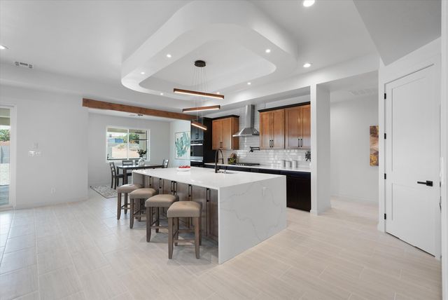 721 10th Avenue NE, Rio Rancho, NM 87124