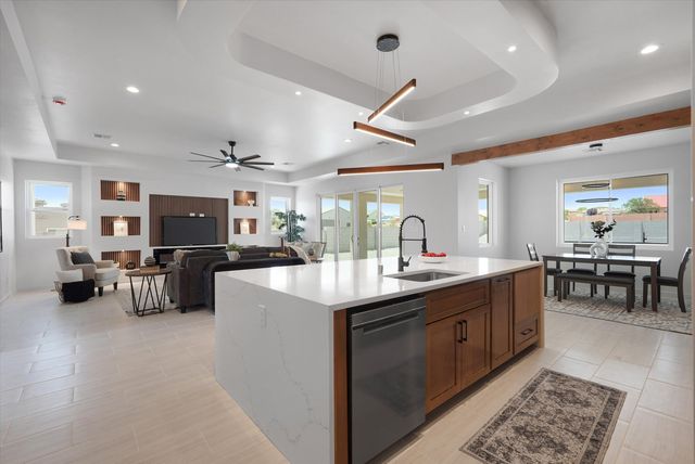 721 10th Avenue NE, Rio Rancho, NM 87124