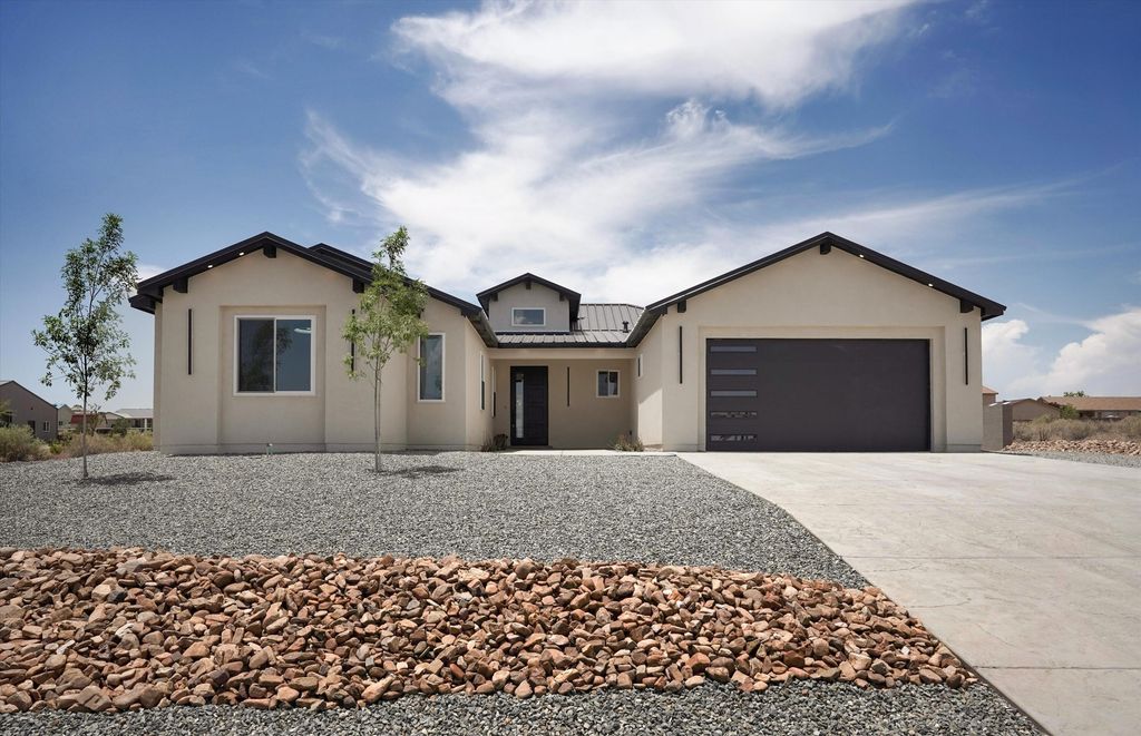 721 10th Avenue NE, Rio Rancho, NM 87124