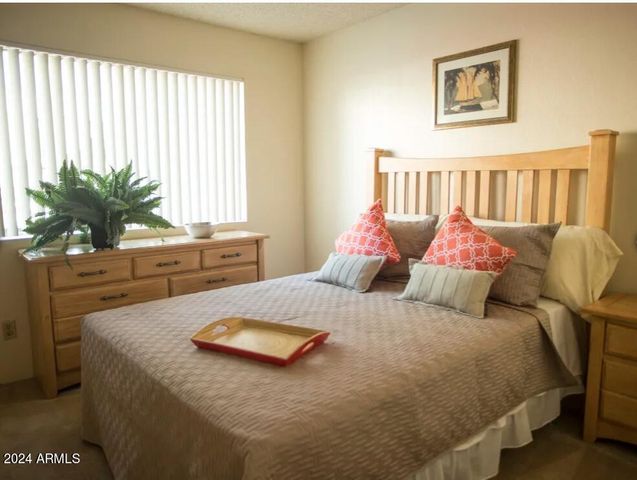 8450 N 67th Avenue 2, Glendale, AZ 85302