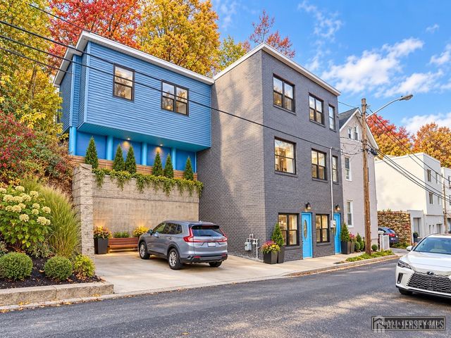 9017 Riverside Place, North Bergen, NJ 07047
