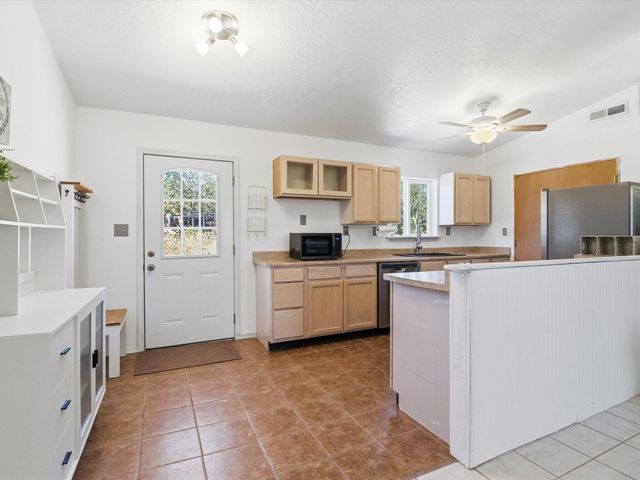 655 Frost Road, Edgewood, NM 87015