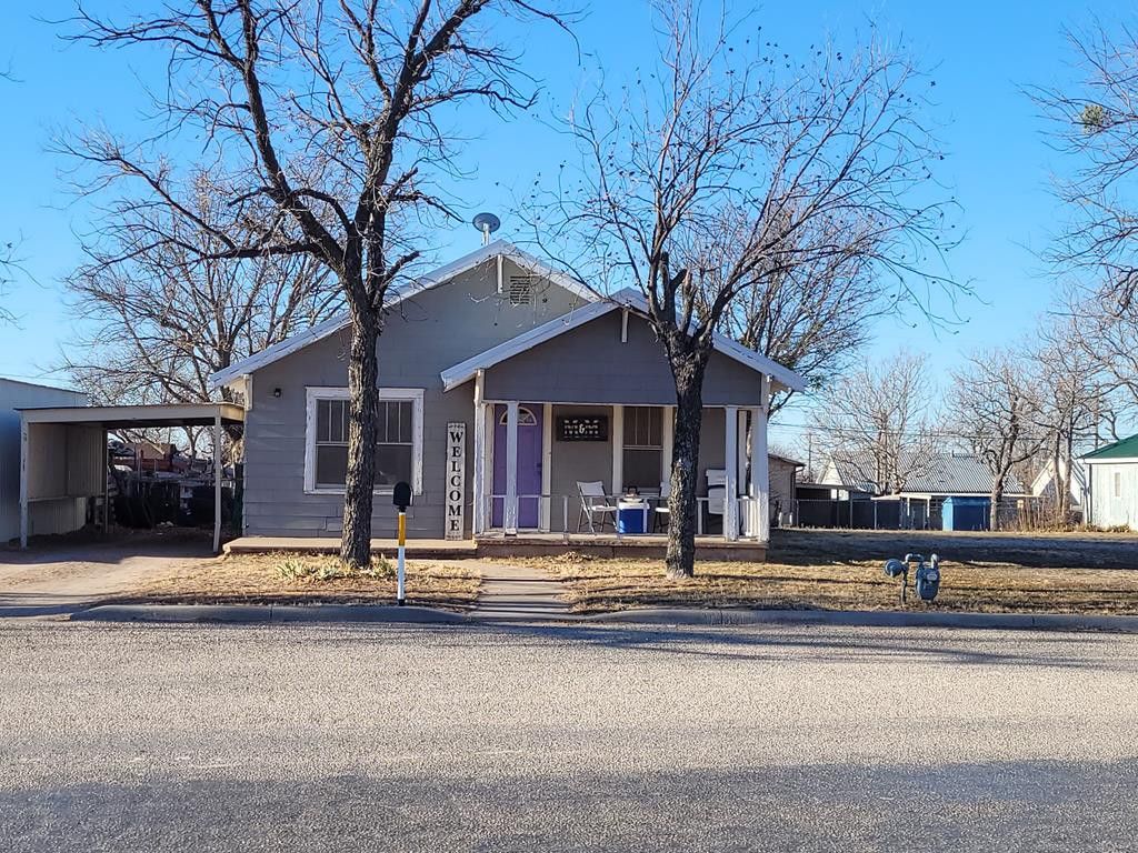 1403 N Broadway Street, Ballinger, TX 76821