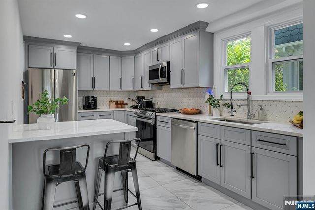 34 Cloverhill Place, Montclair, NJ 07042