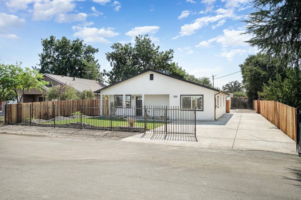 537 S Adelbert Ave, Stockton, CA 95215