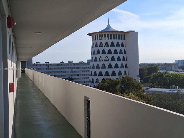 1770 NE 191st St 813-1, Miami, FL 33179