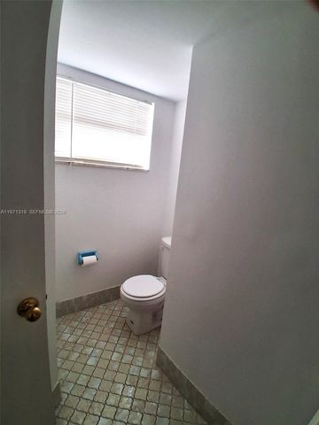 1770 NE 191st St 813-1, Miami, FL 33179