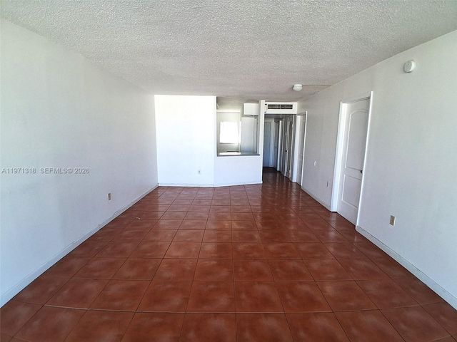 1770 NE 191st St 813-1, Miami, FL 33179