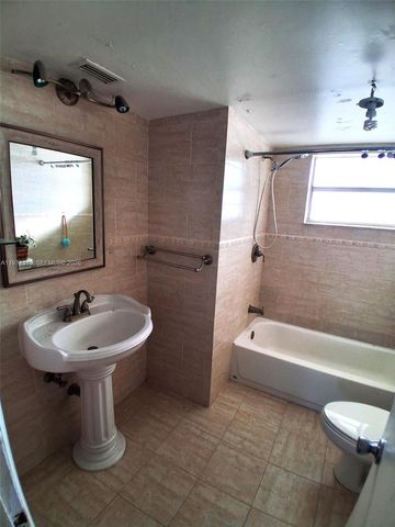 1770 NE 191st St 813-1, Miami, FL 33179