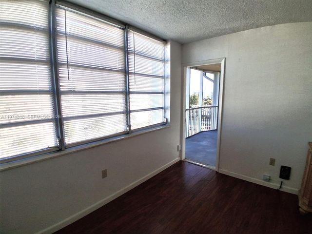 1770 NE 191st St 813-1, Miami, FL 33179