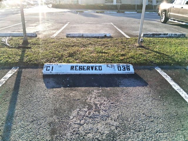 1770 NE 191st St 813-1, Miami, FL 33179