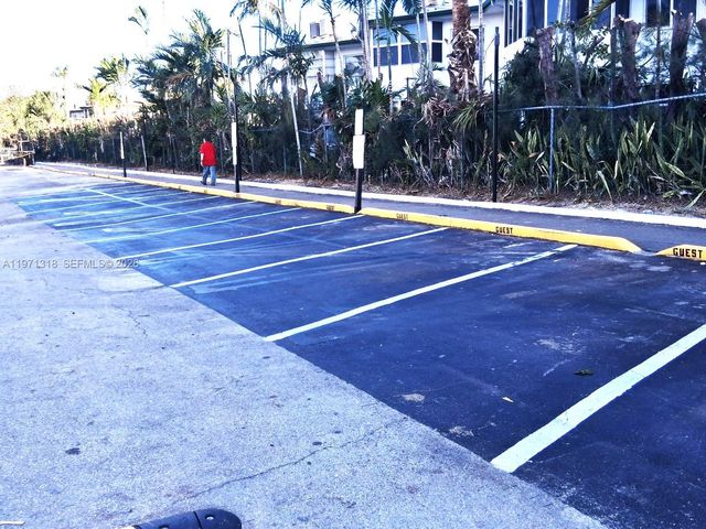 1770 NE 191st St 813-1, Miami, FL 33179