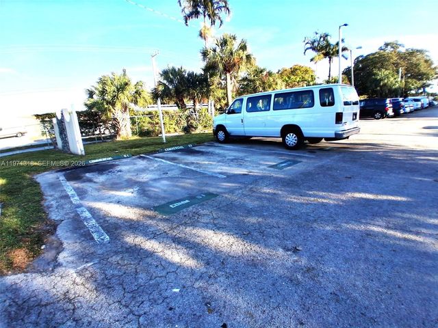 1770 NE 191st St 813-1, Miami, FL 33179