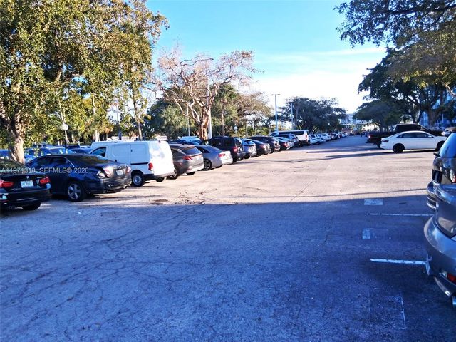 1770 NE 191st St 813-1, Miami, FL 33179