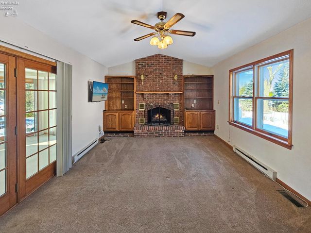 W 827 Maple Street, Clyde, OH 43410