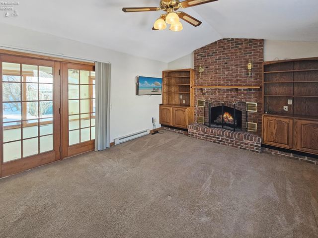 W 827 Maple Street, Clyde, OH 43410