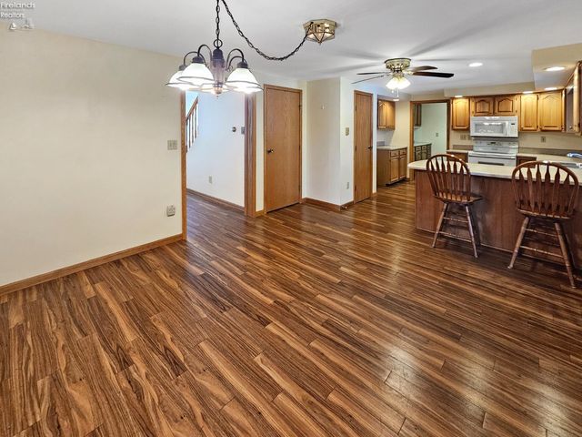 W 827 Maple Street, Clyde, OH 43410