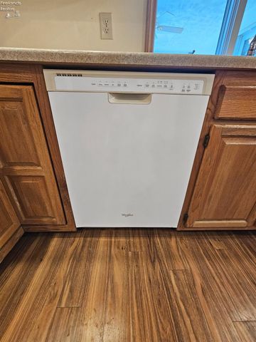 W 827 Maple Street, Clyde, OH 43410