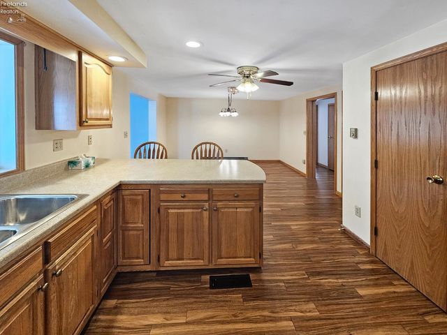 W 827 Maple Street, Clyde, OH 43410