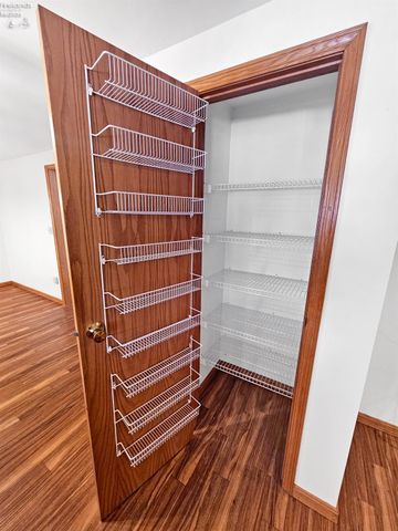 W 827 Maple Street, Clyde, OH 43410