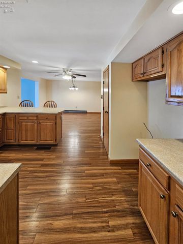 W 827 Maple Street, Clyde, OH 43410