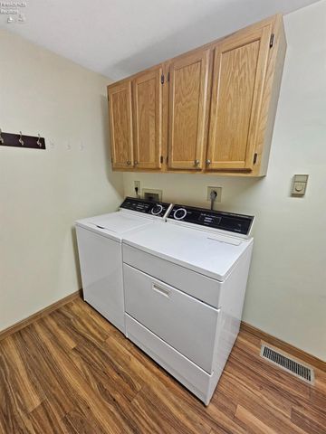 W 827 Maple Street, Clyde, OH 43410