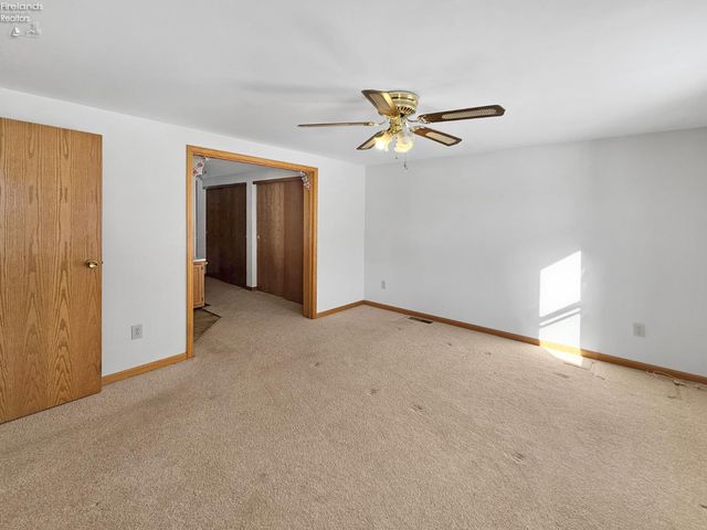 W 827 Maple Street, Clyde, OH 43410