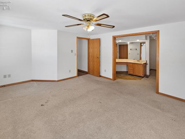 W 827 Maple Street, Clyde, OH 43410