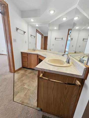 W 827 Maple Street, Clyde, OH 43410