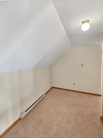 W 827 Maple Street, Clyde, OH 43410