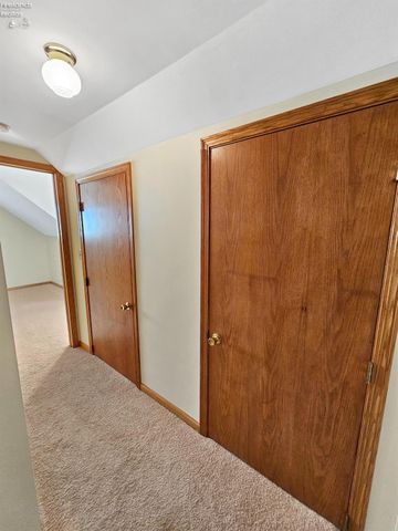 W 827 Maple Street, Clyde, OH 43410