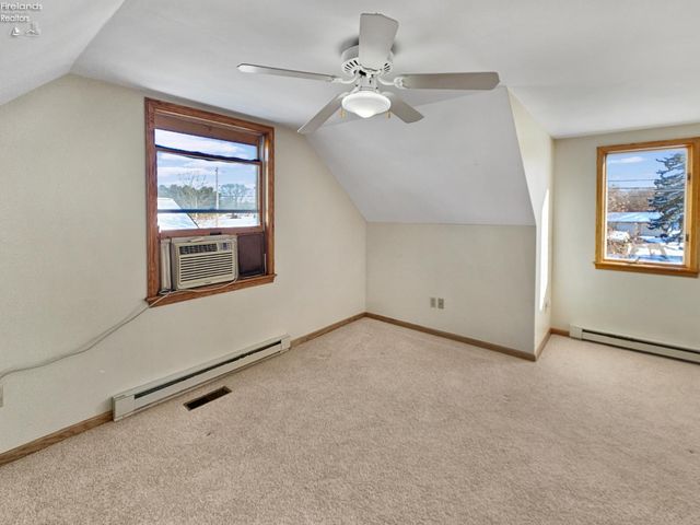 W 827 Maple Street, Clyde, OH 43410