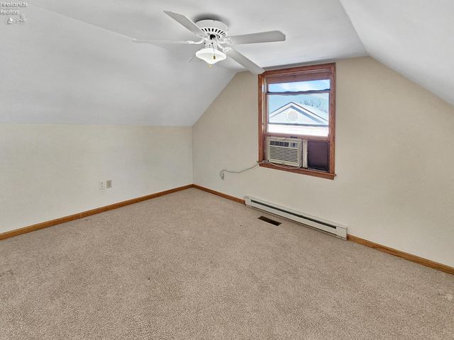 W 827 Maple Street, Clyde, OH 43410