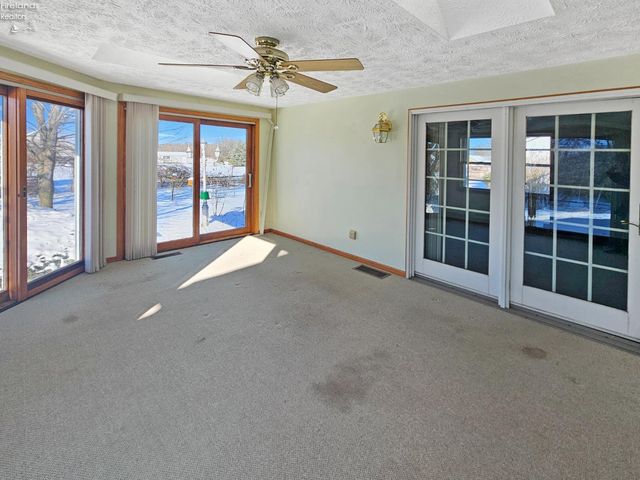 W 827 Maple Street, Clyde, OH 43410