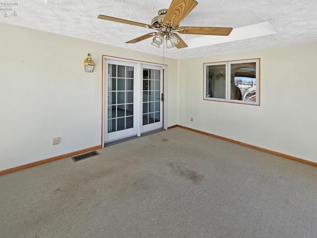 W 827 Maple Street, Clyde, OH 43410