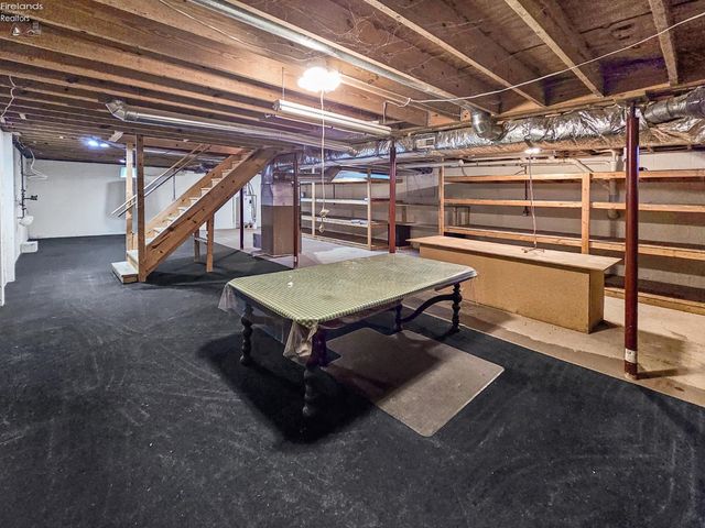 W 827 Maple Street, Clyde, OH 43410