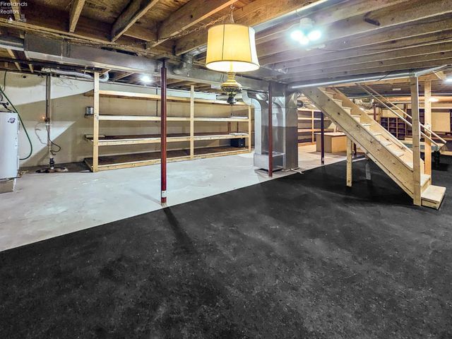 W 827 Maple Street, Clyde, OH 43410