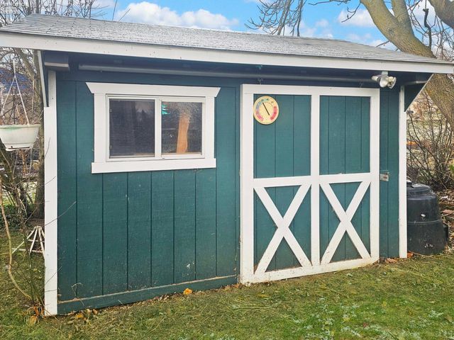 W 827 Maple Street, Clyde, OH 43410