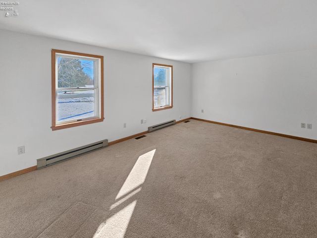 W 827 Maple Street, Clyde, OH 43410