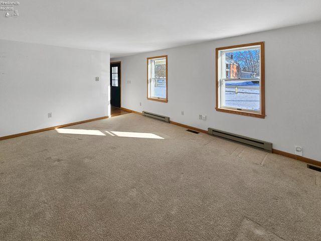 W 827 Maple Street, Clyde, OH 43410