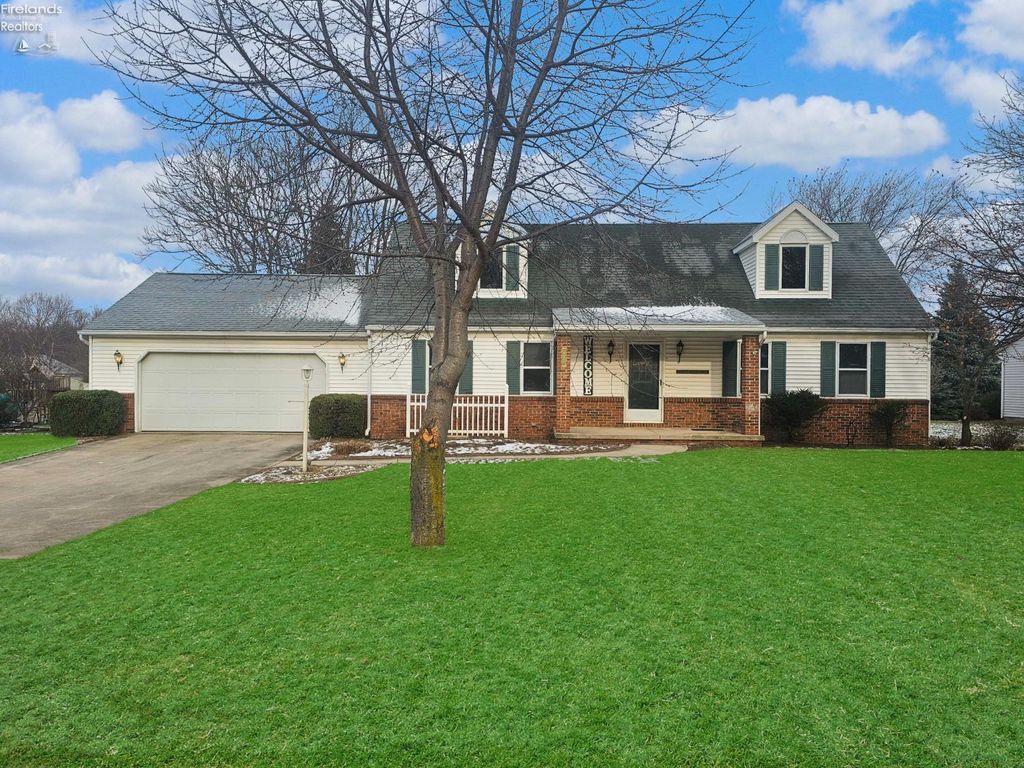 W 827 Maple Street, Clyde, OH 43410