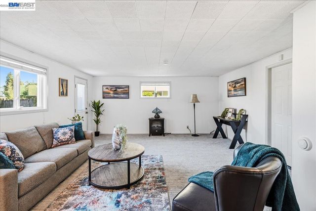 3439 Wyndale Dr, Castro Valley, CA 94546