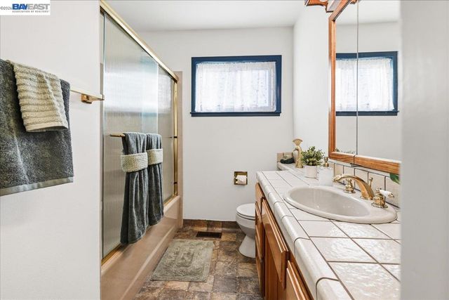 3439 Wyndale Dr, Castro Valley, CA 94546