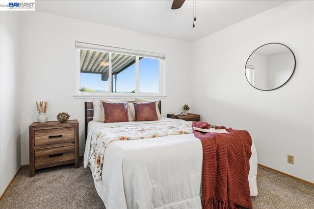 3439 Wyndale Dr, Castro Valley, CA 94546