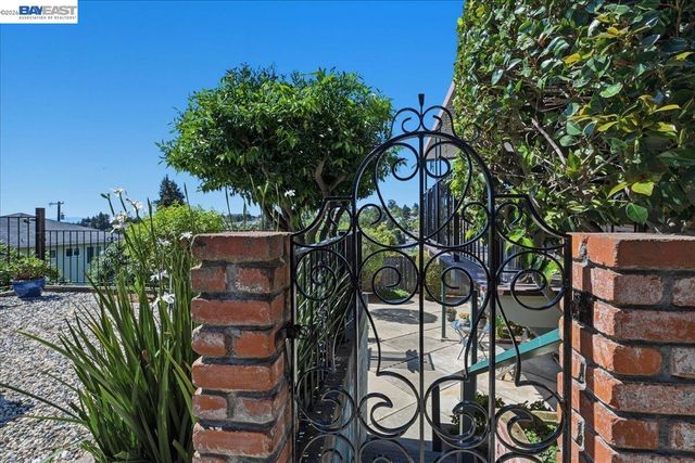 3439 Wyndale Dr, Castro Valley, CA 94546