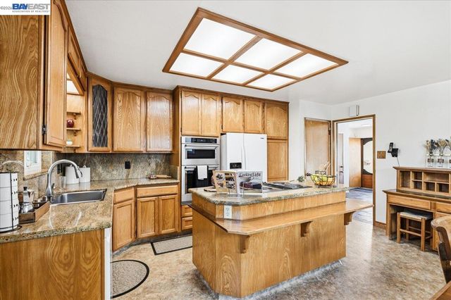 3439 Wyndale Dr, Castro Valley, CA 94546