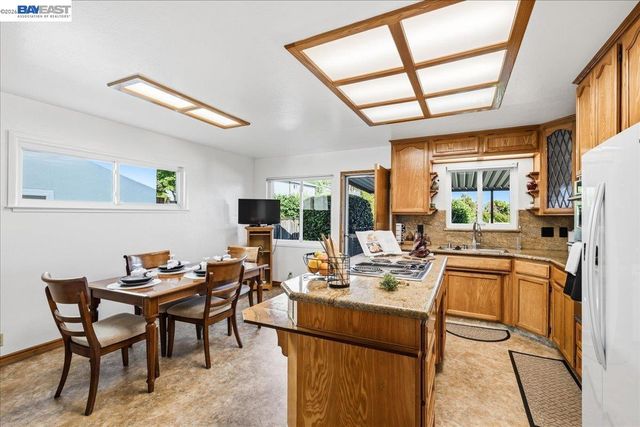 3439 Wyndale Dr, Castro Valley, CA 94546