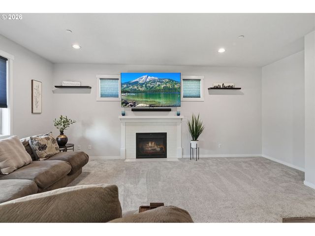 6635 LARISSA Ln, Gladstone, OR 97027