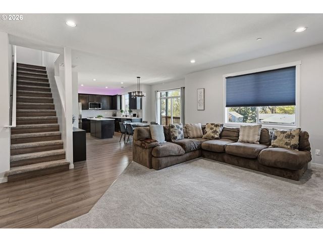 6635 LARISSA Ln, Gladstone, OR 97027